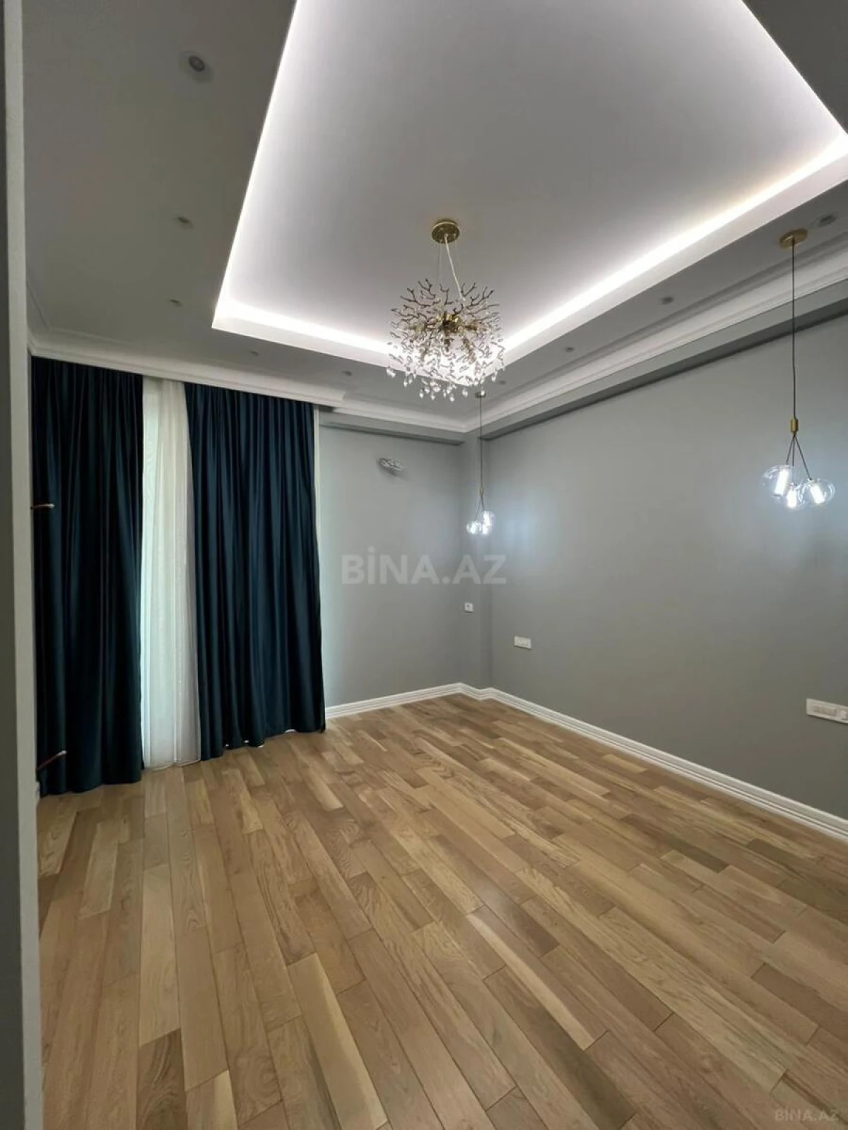 Satılır 4 otaqlı mənzil 175 m²