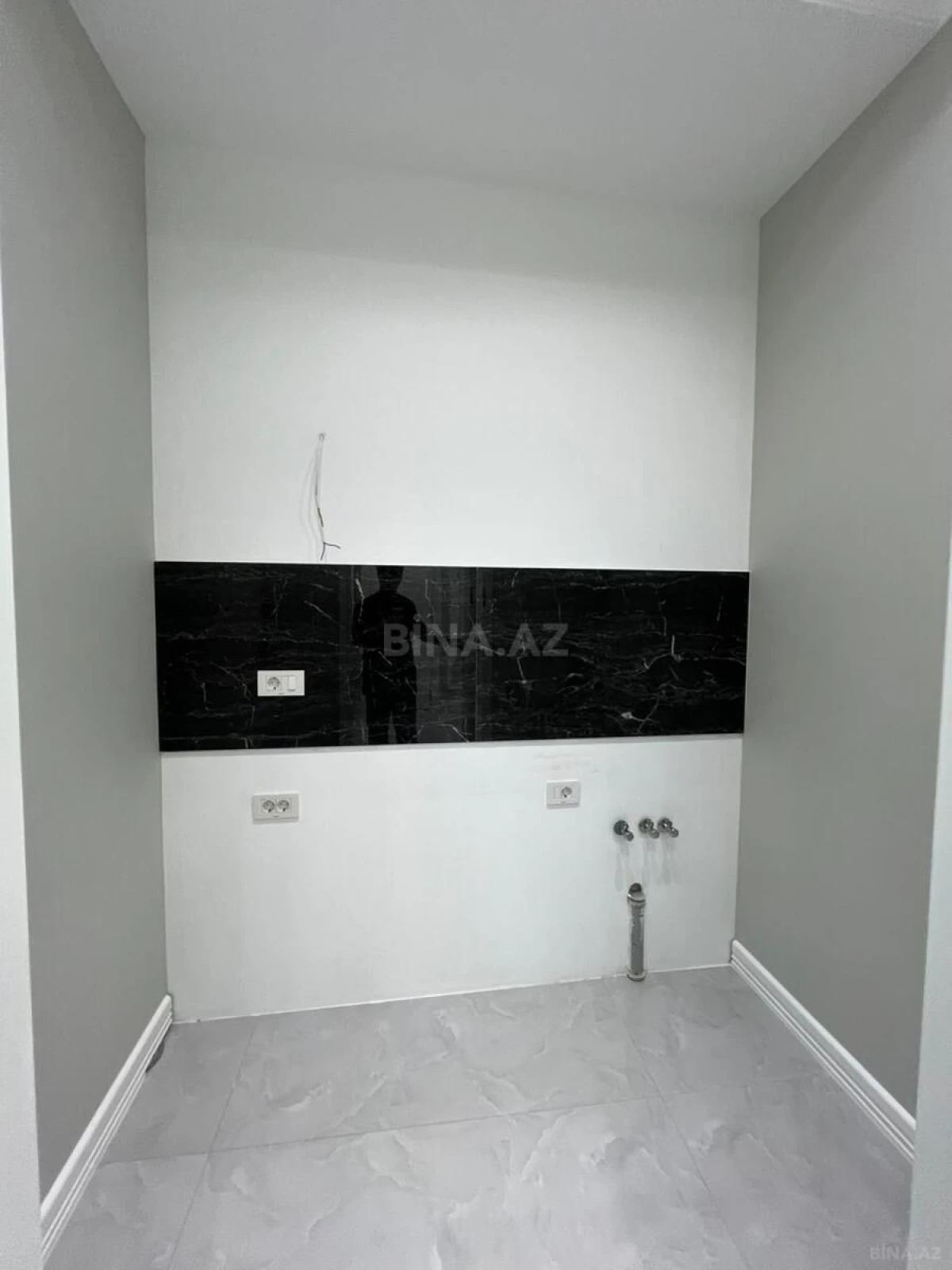 Satılır 4 otaqlı mənzil 175 m²