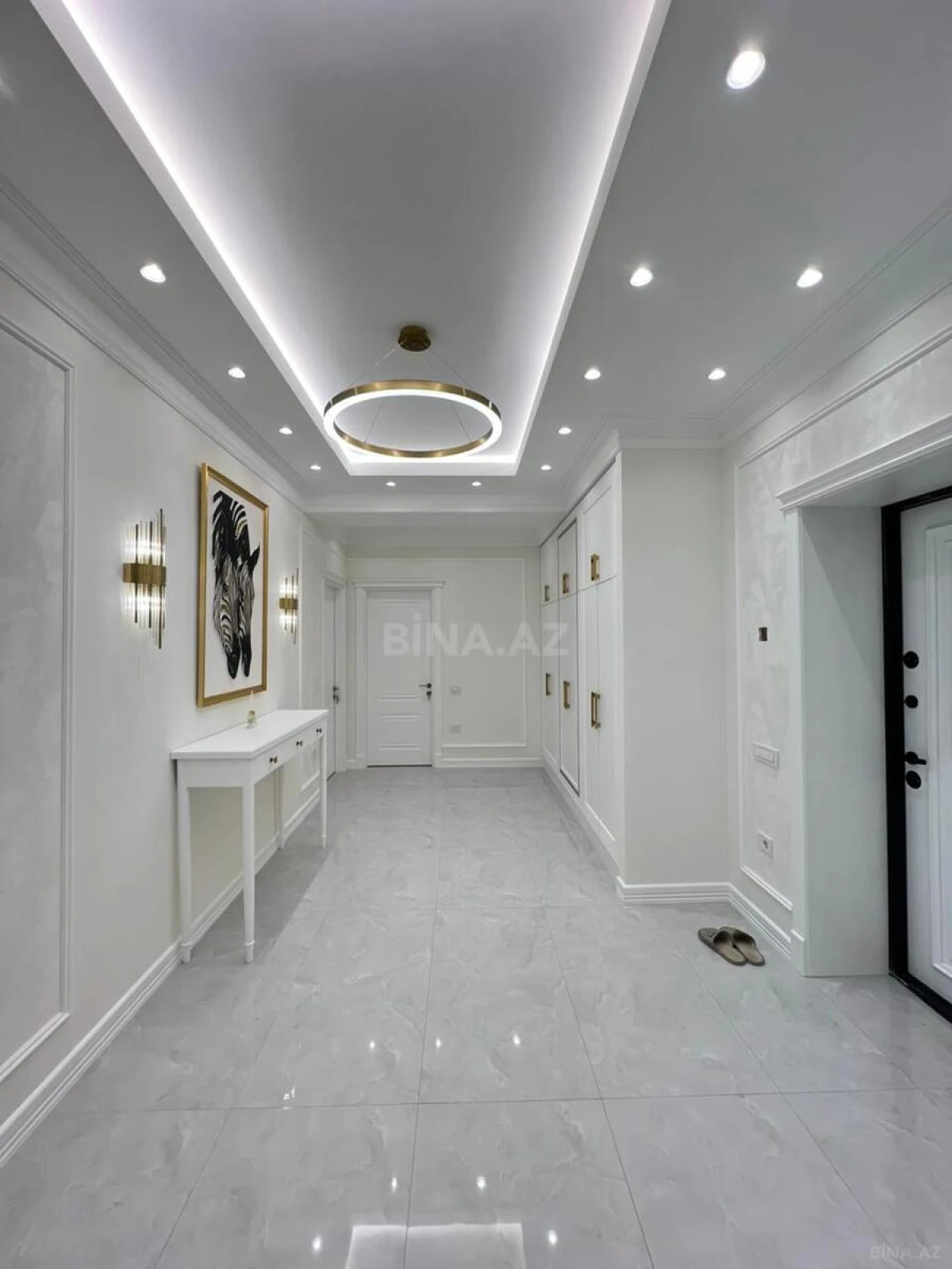 Satılır 4 otaqlı mənzil 175 m²