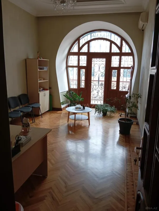 Kirayə verilir 5 otaqlı ofis 300 m²