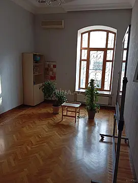 Kirayə verilir 5 otaqlı ofis 300 m²