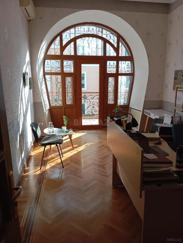 Kirayə verilir 5 otaqlı ofis 300 m²