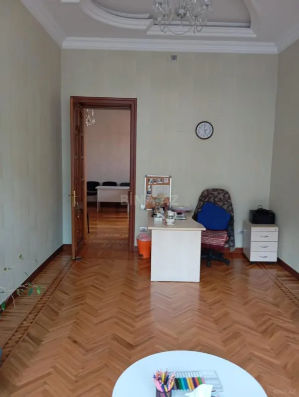 Kirayə verilir 5 otaqlı ofis 300 m²