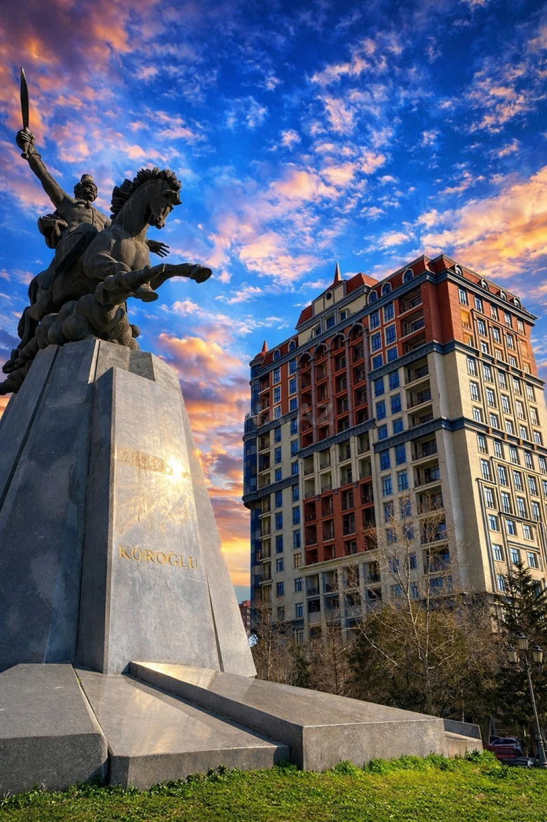 Satılır 5 otaqlı mənzil 285 m²