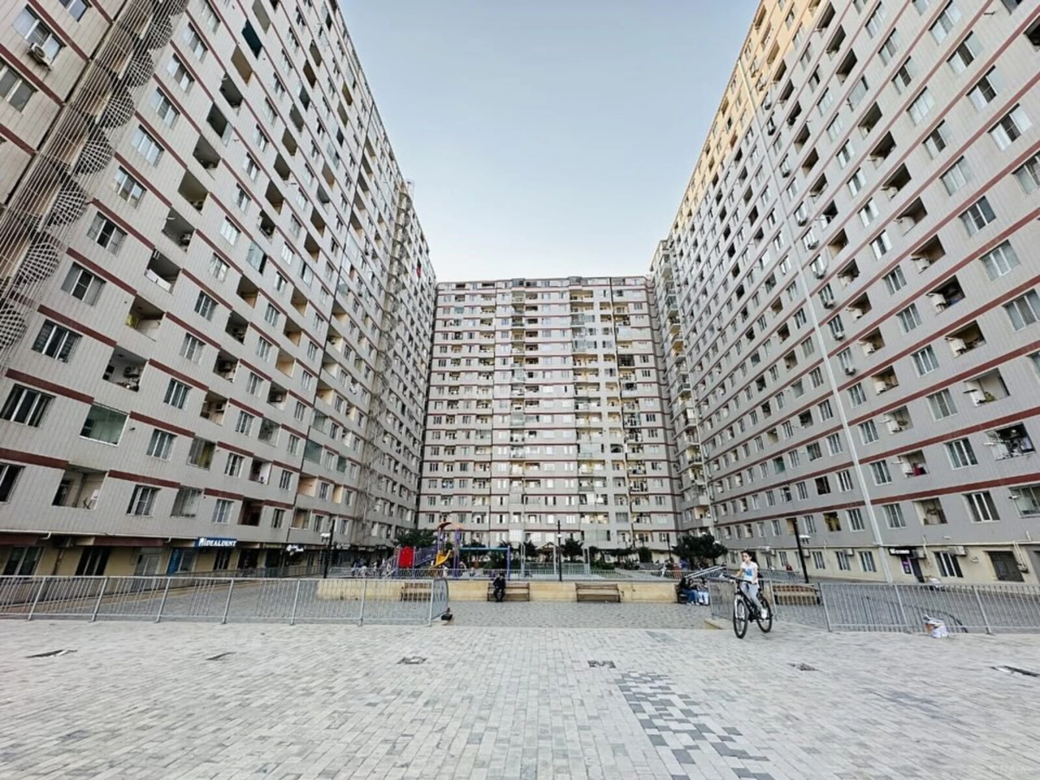 Kirayə verilir 2 otaqlı mənzil 70 m²