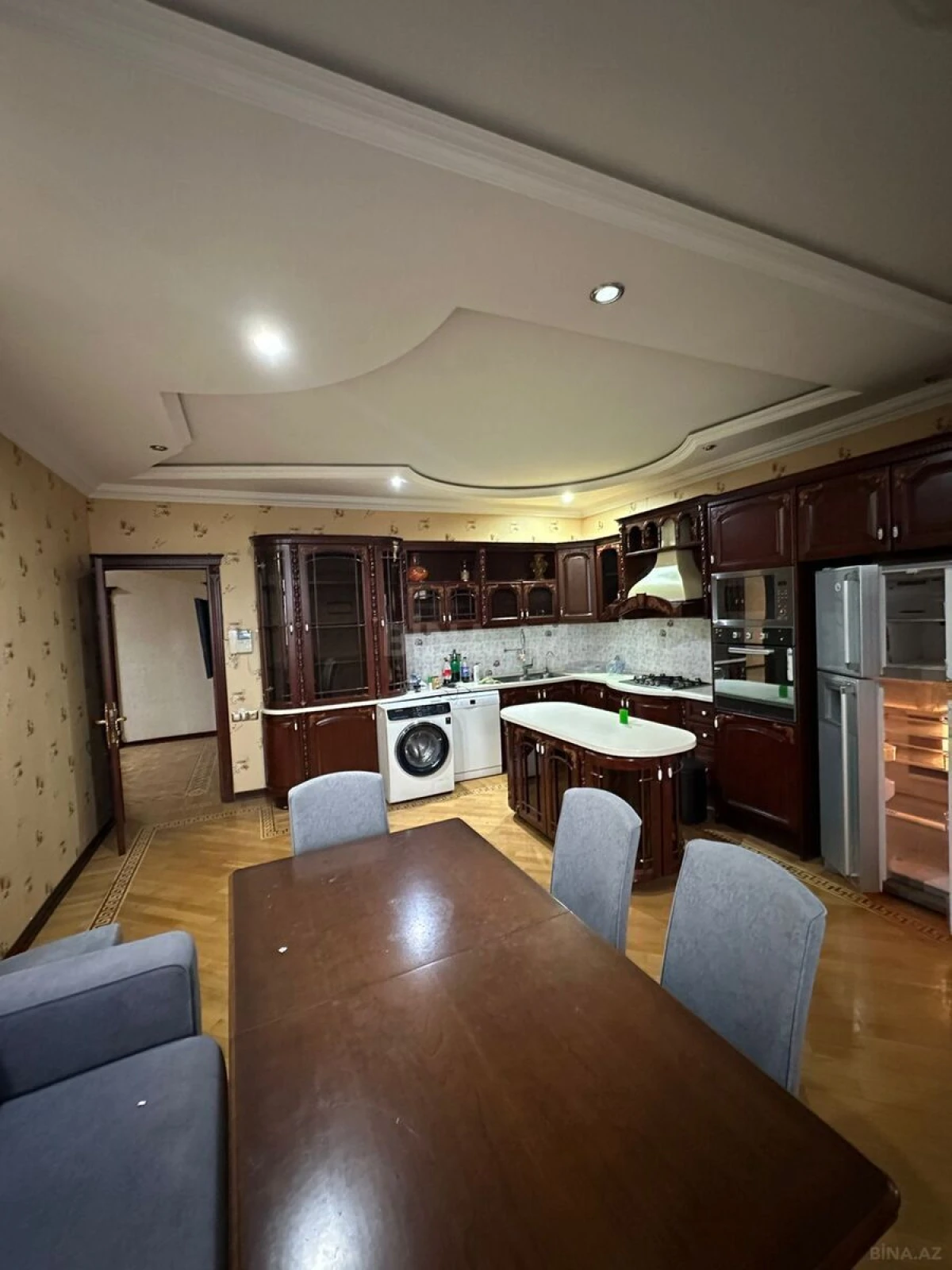 Kirayə verilir 4 otaqlı mənzil 192 m²