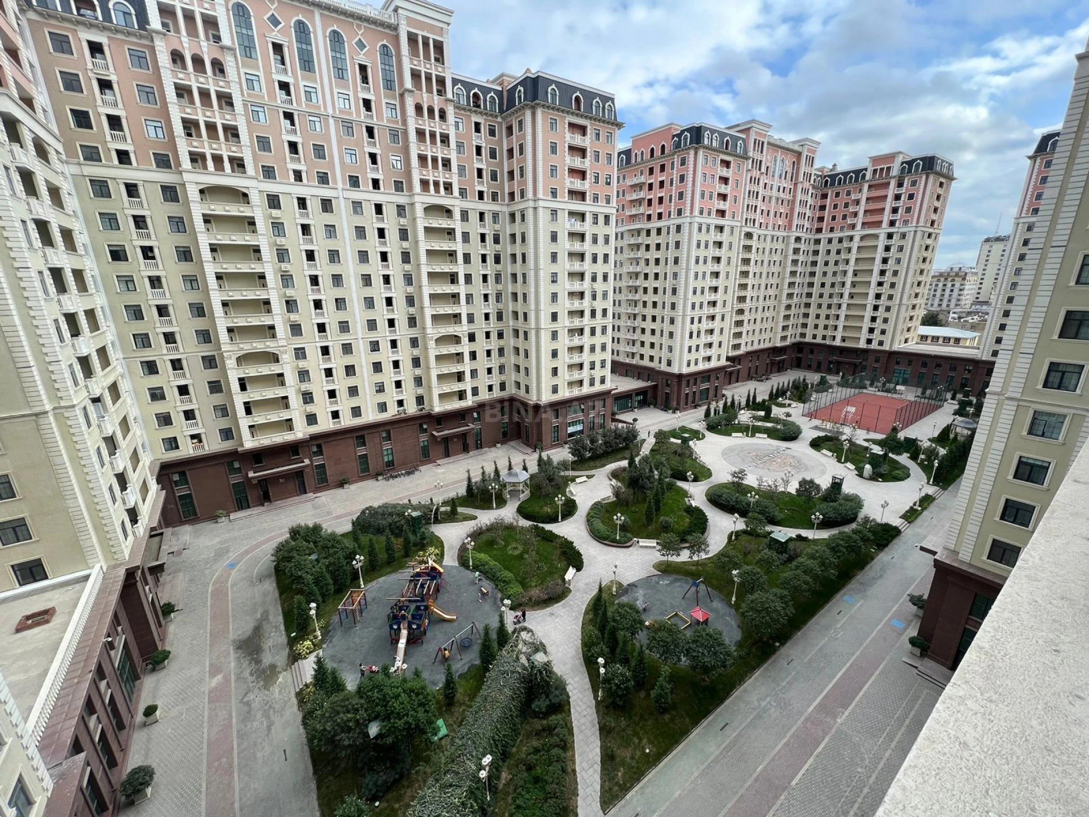 Kirayə verilir 3 otaqlı mənzil 120 m²