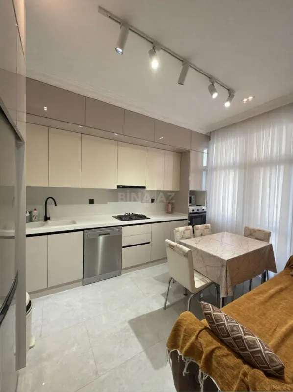 Kirayə verilir 2 otaqlı mənzil 85 m²