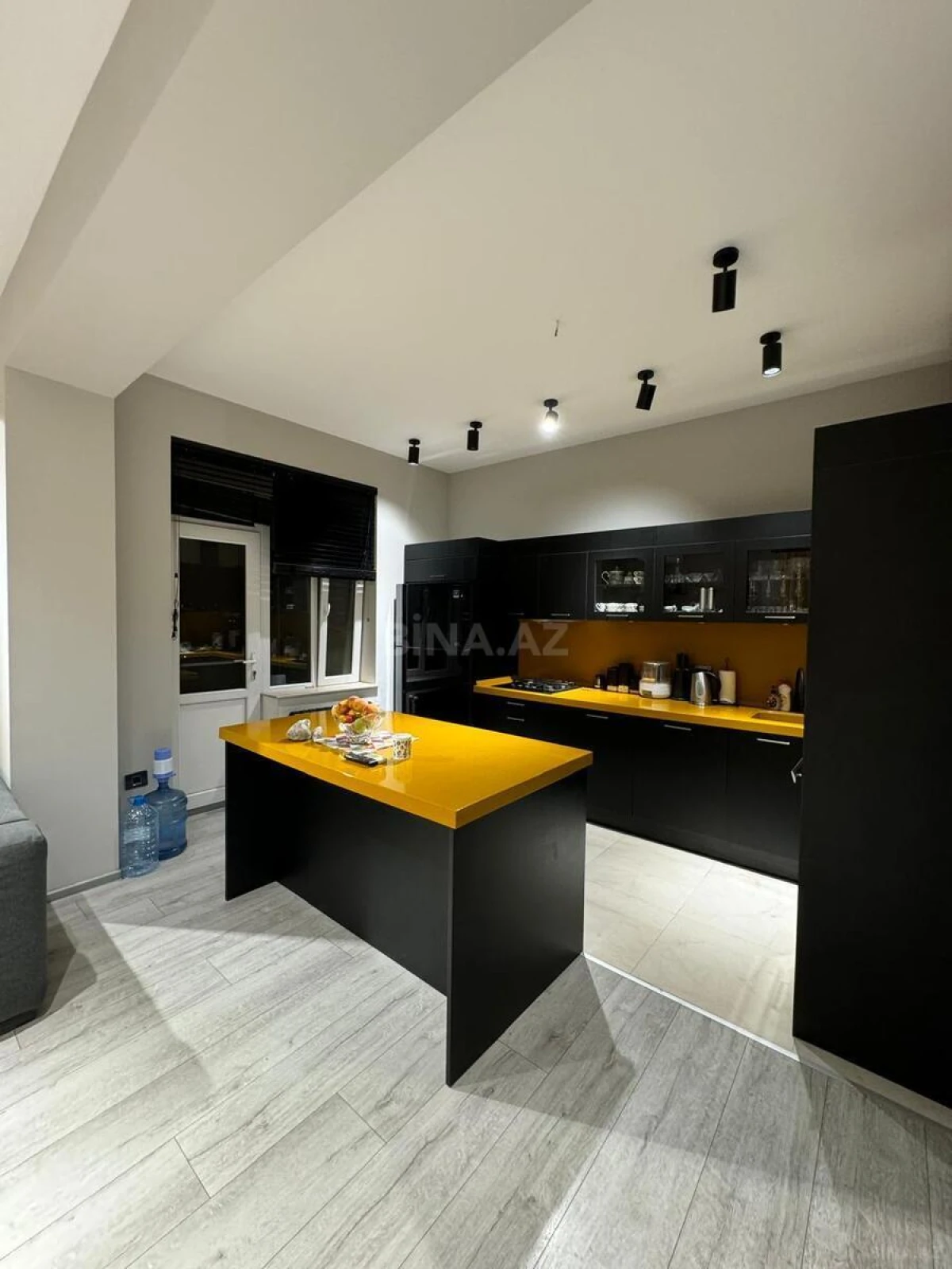 Satılır 3 otaqlı mənzil 126 m²