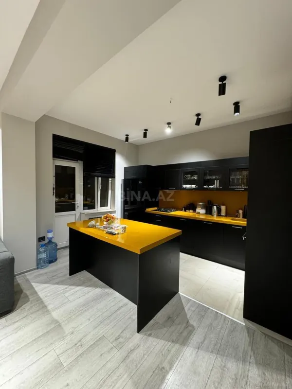 Satılır 3 otaqlı mənzil 126 m²