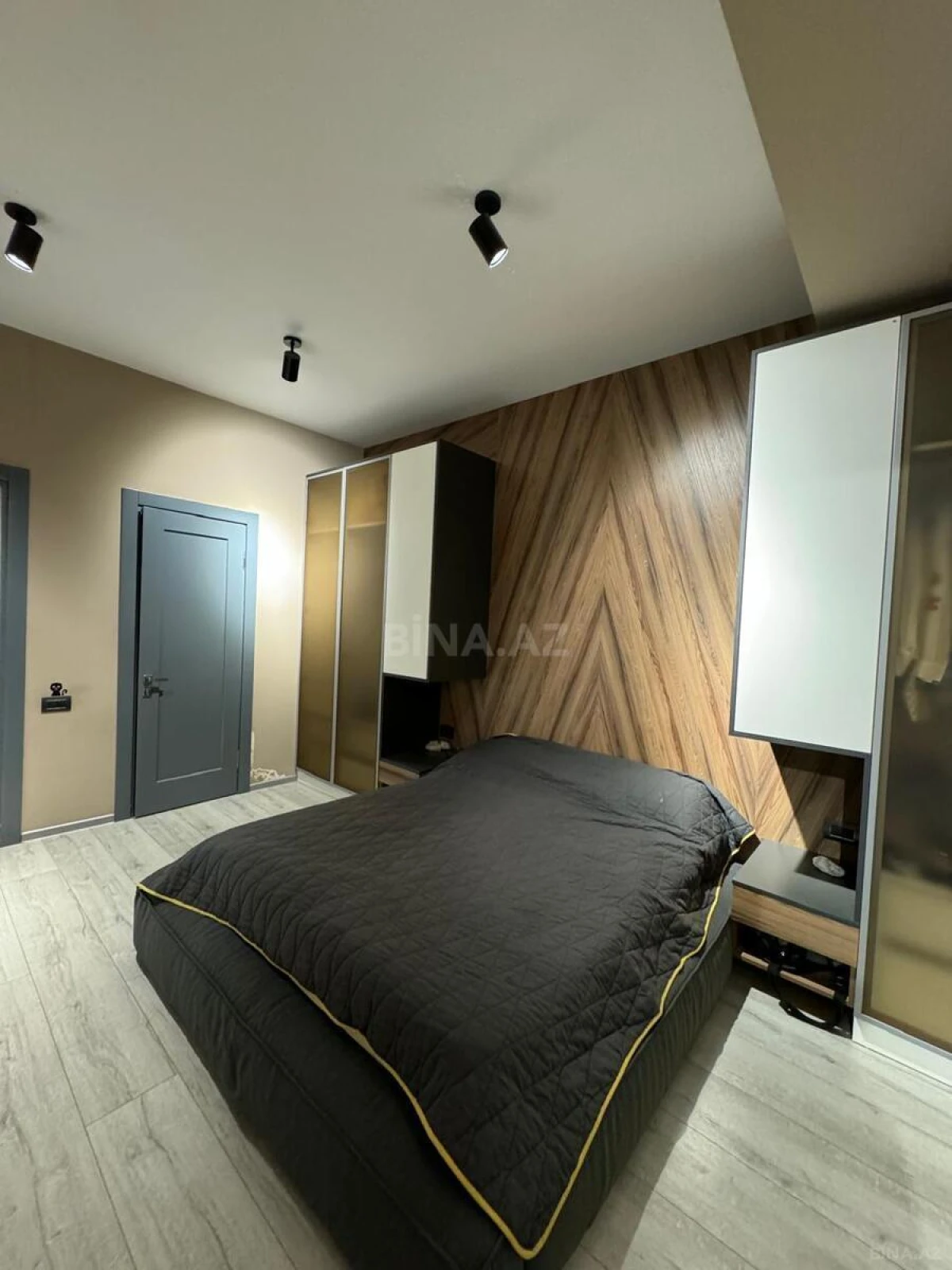 Satılır 3 otaqlı mənzil 126 m²