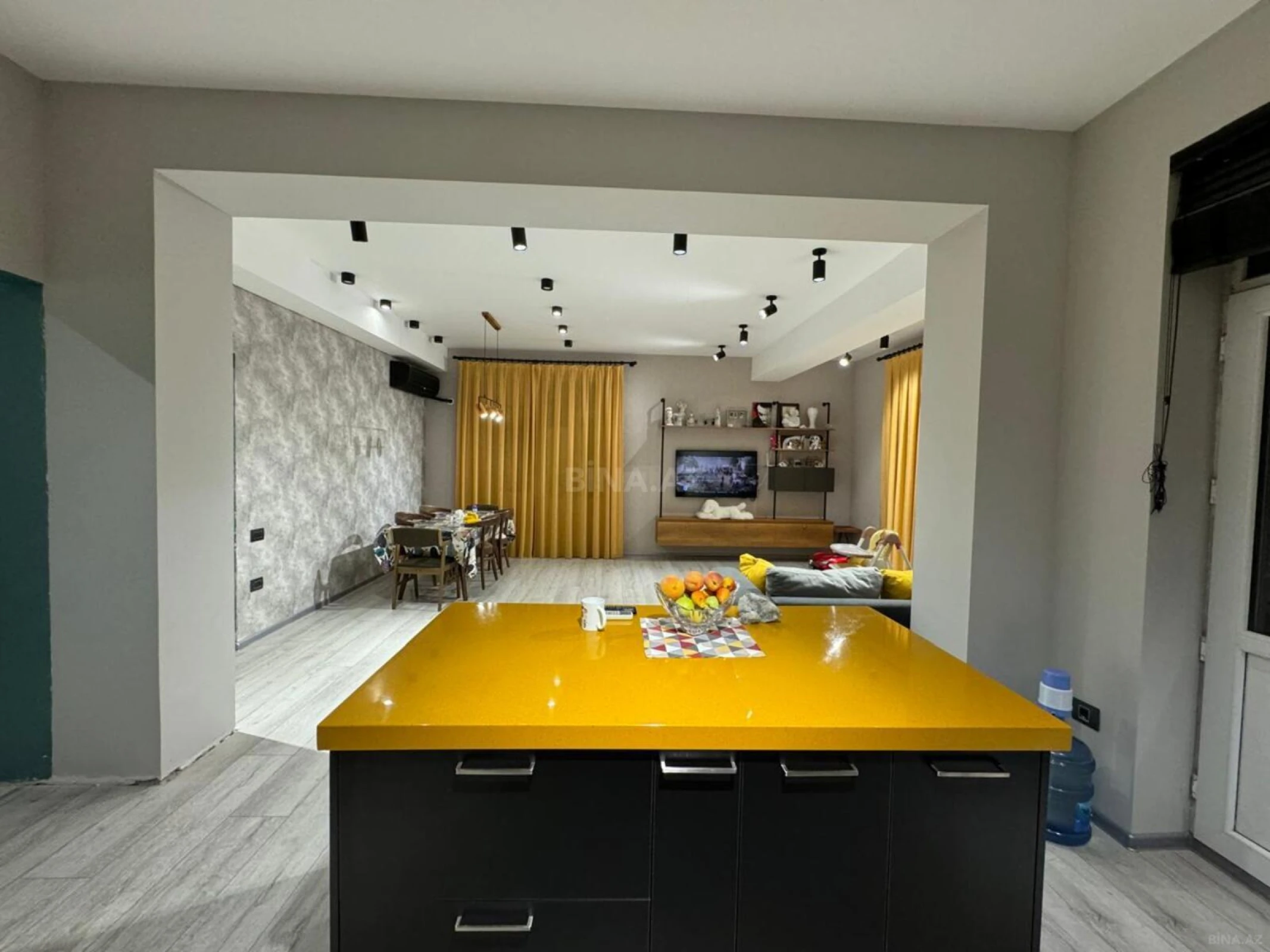Satılır 3 otaqlı mənzil 126 m²
