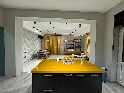 Satılır 3 otaqlı mənzil 126 m²