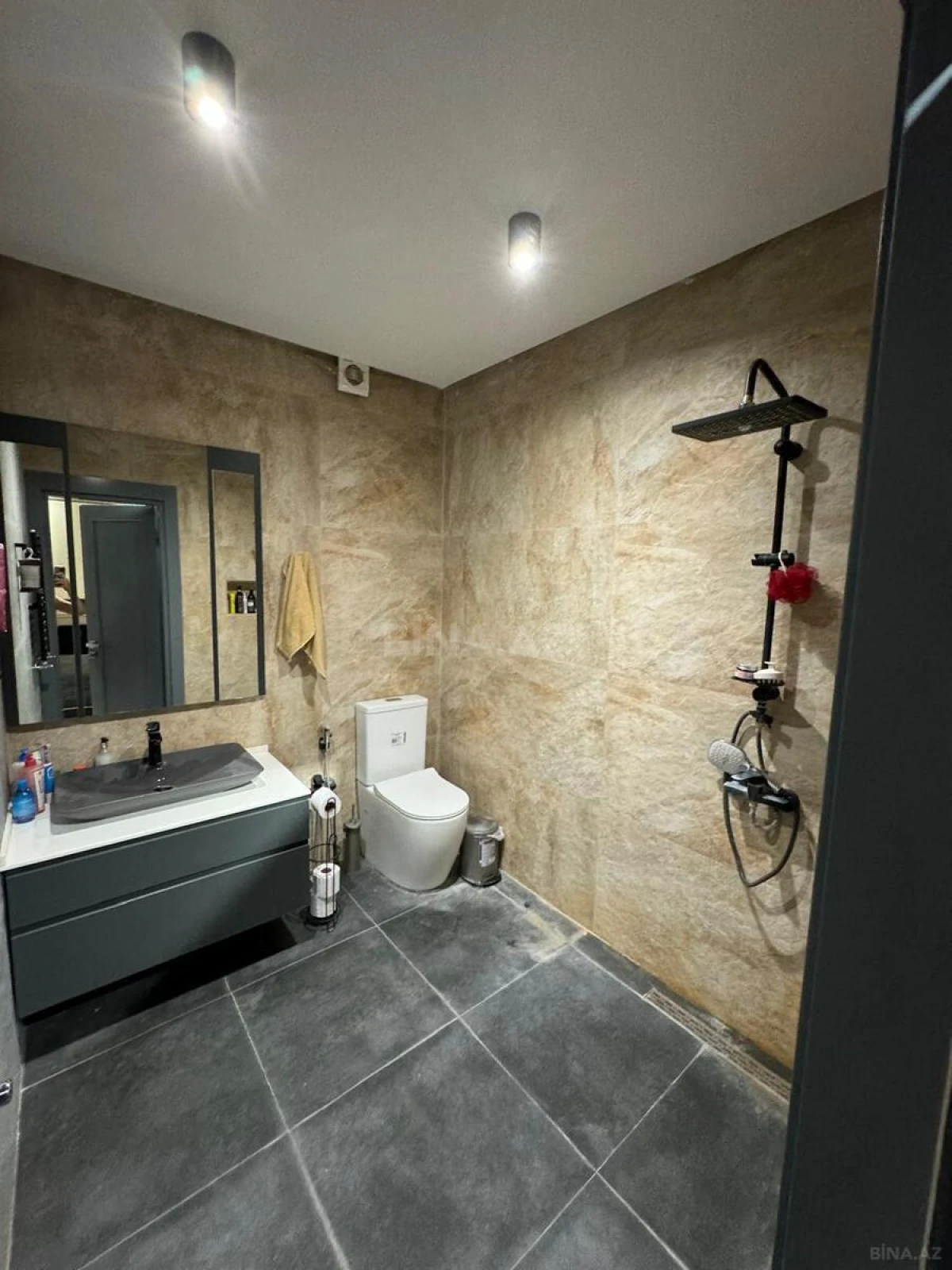 Satılır 3 otaqlı mənzil 126 m²