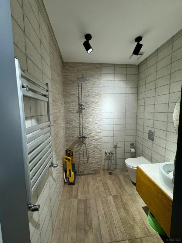 Satılır 3 otaqlı mənzil 126 m²