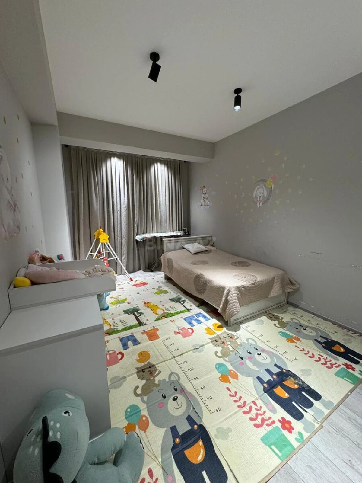 Satılır 3 otaqlı mənzil 126 m²