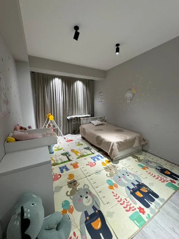 Satılır 3 otaqlı mənzil 126 m²