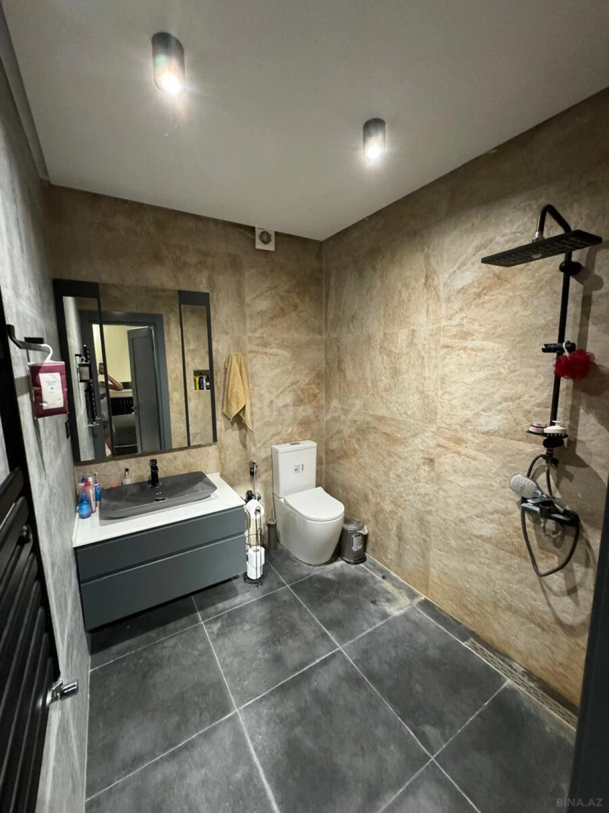 Satılır 3 otaqlı mənzil 126 m²