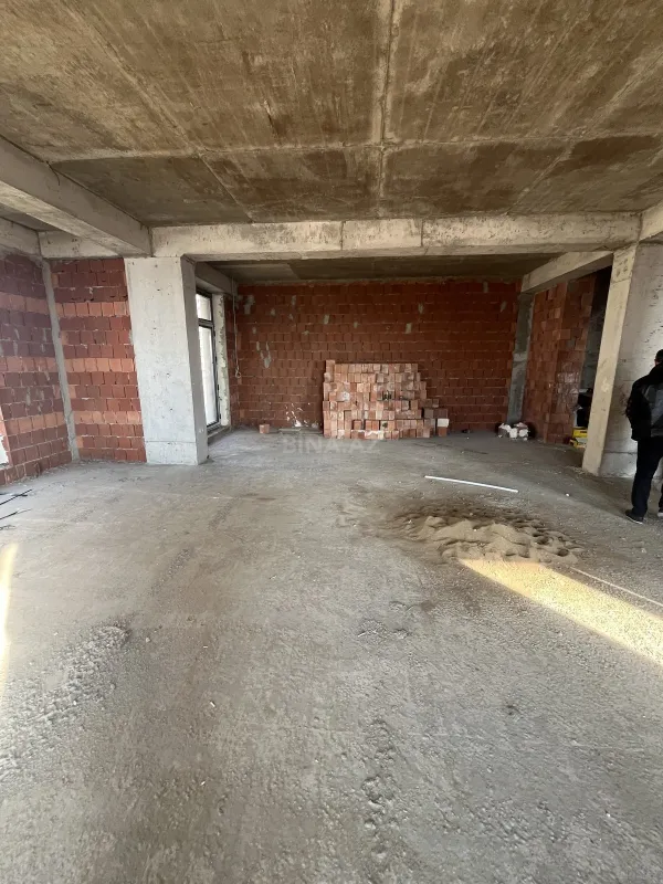 Satılır 2 otaqlı mənzil 101 m²