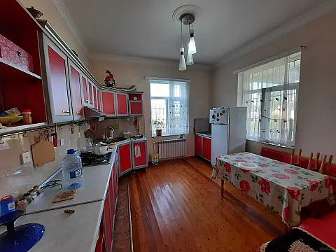 Satılır 7 otaqlı həyət evi 220 m²