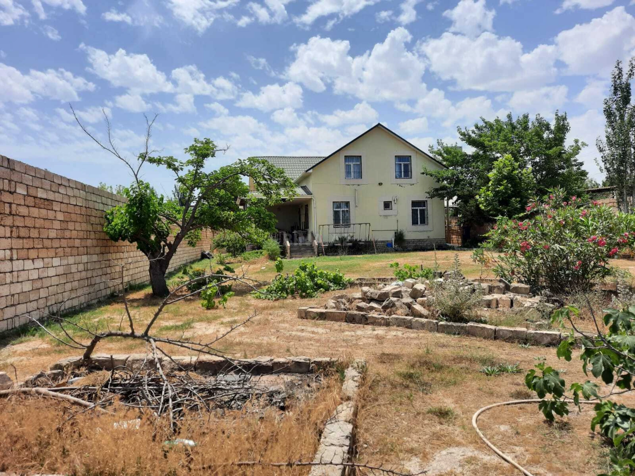 Satılır 7 otaqlı həyət evi 220 m²