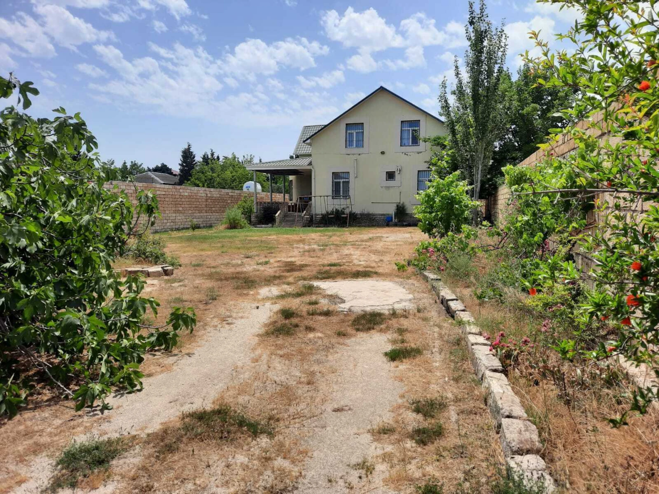 Satılır 7 otaqlı həyət evi 220 m²