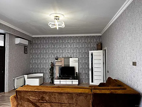 Kirayə verilir 2 otaqlı mənzil 85 m²