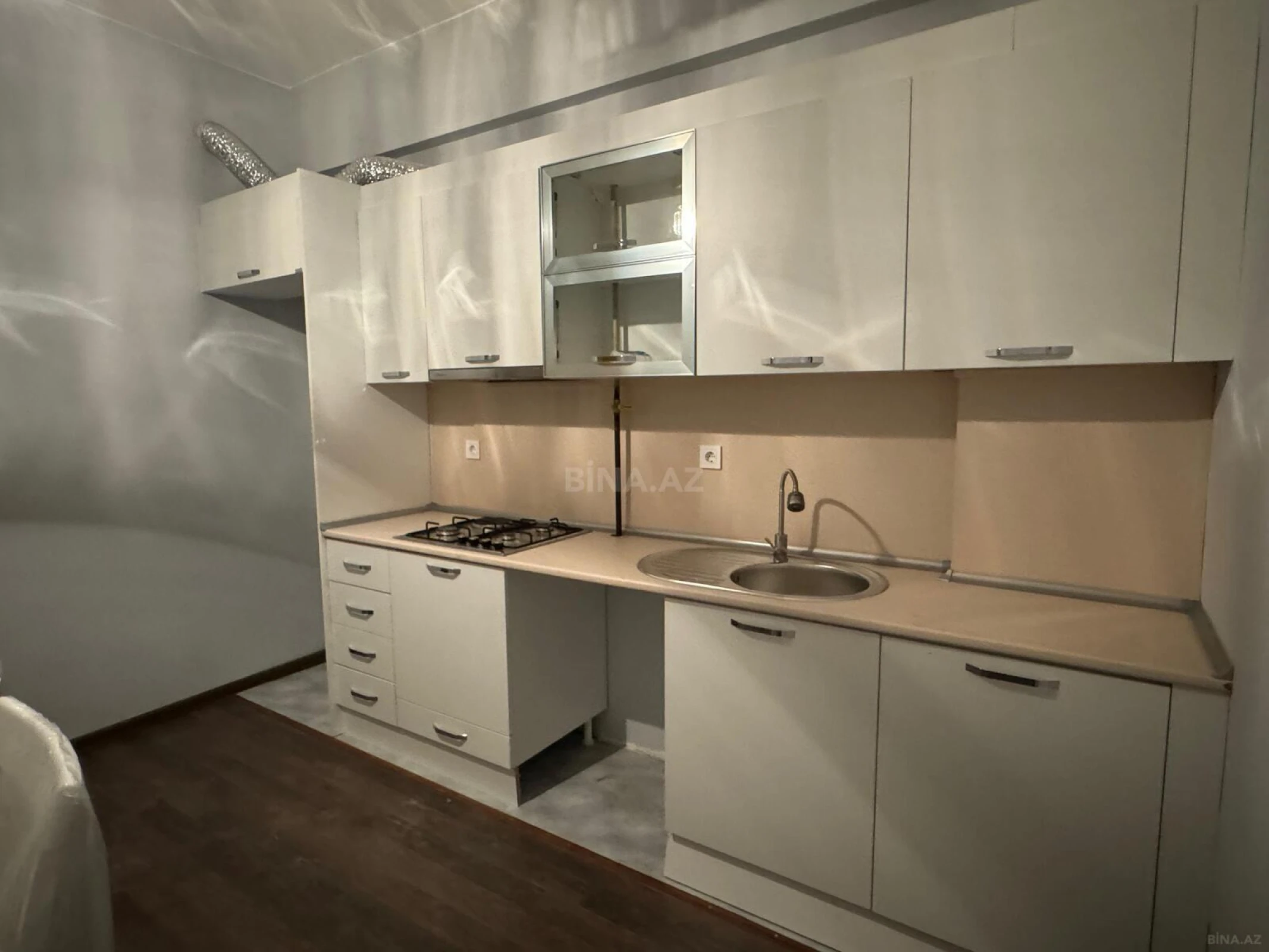 Satılır 2 otaqlı mənzil 75 m²