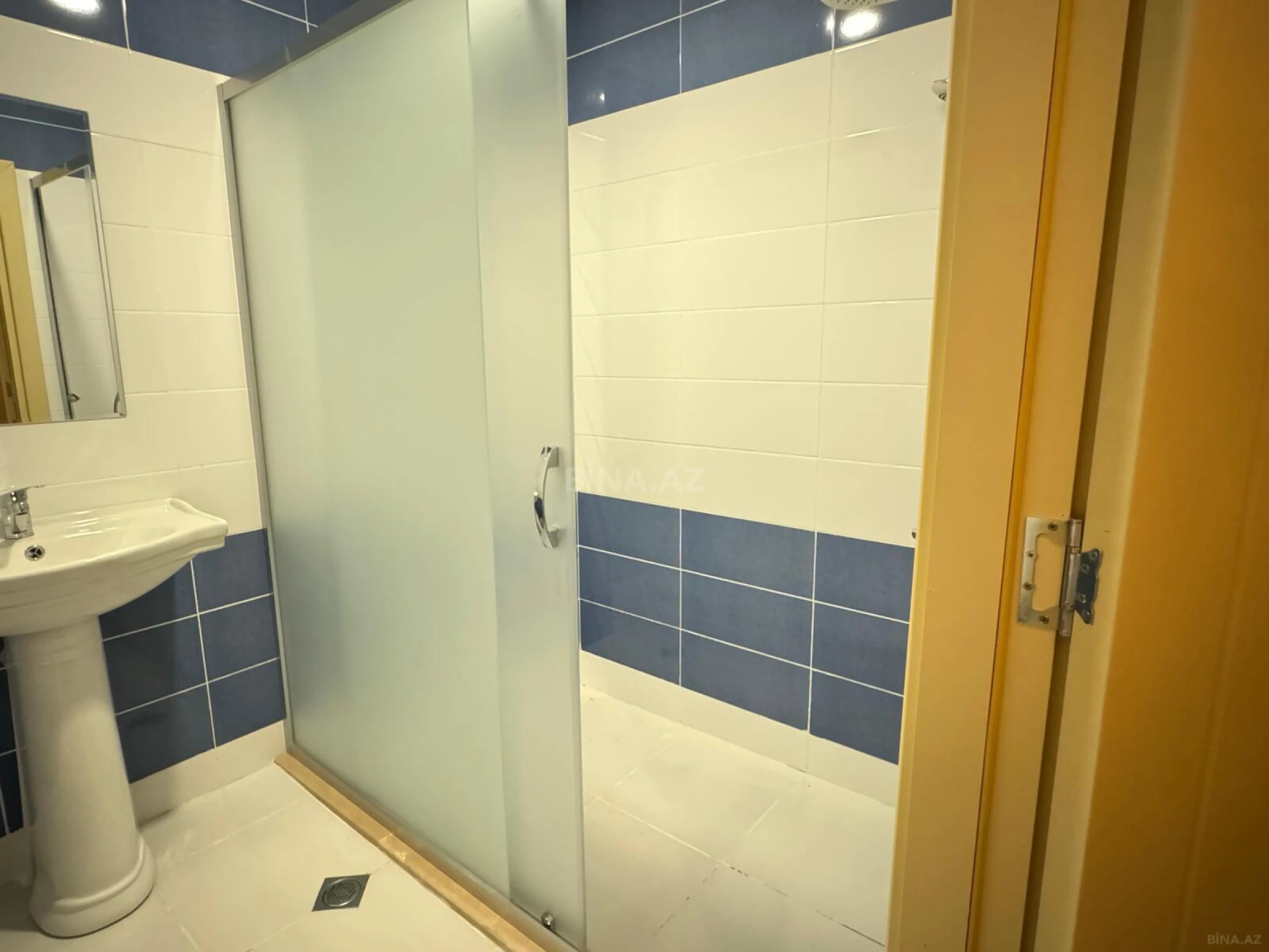 Satılır 2 otaqlı mənzil 75 m²