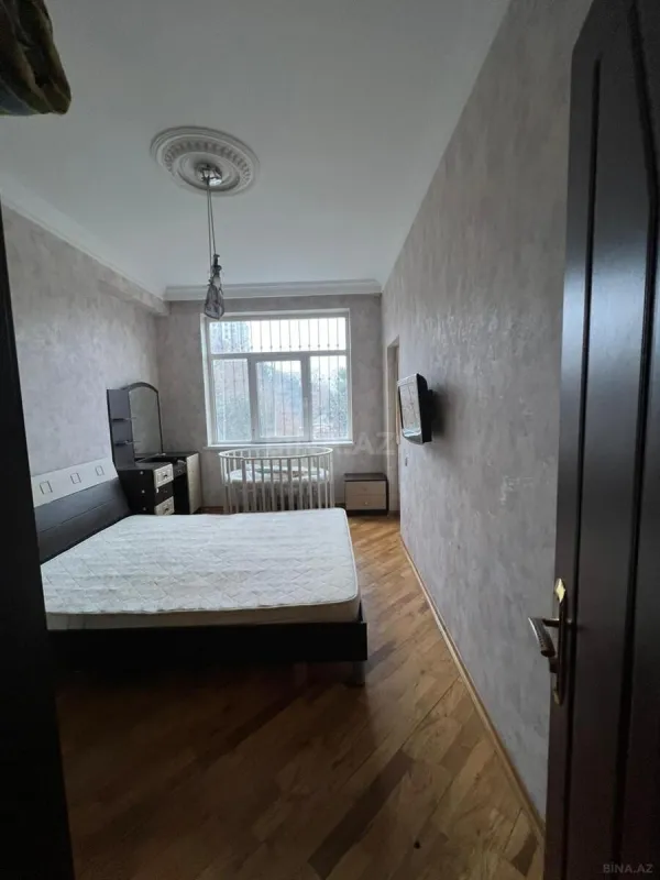 Kirayə verilir 2 otaqlı mənzil 87 m²