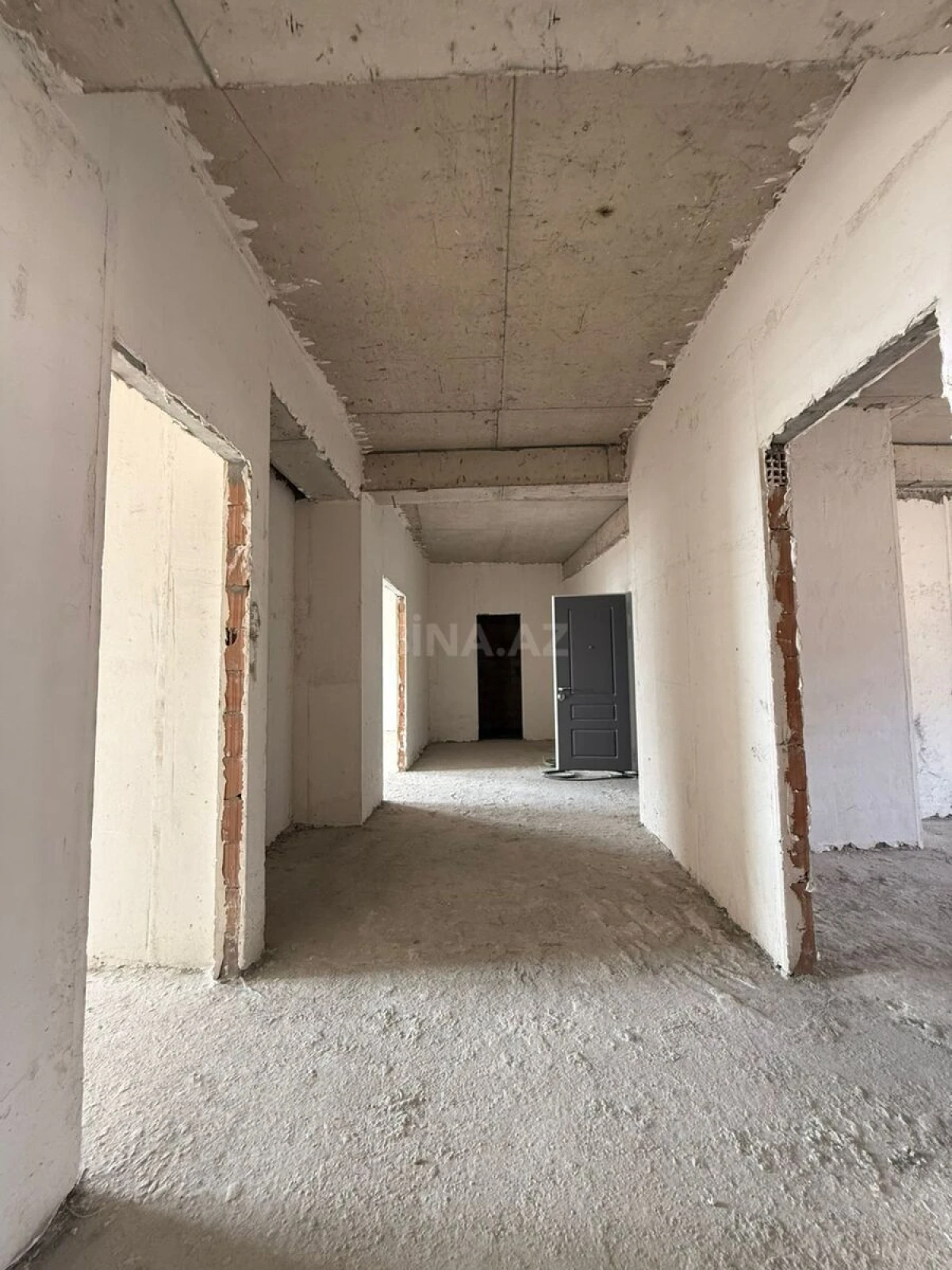 Satılır 5 otaqlı mənzil 205 m²