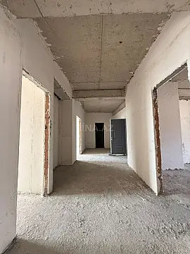 Satılır 5 otaqlı mənzil 205 m²