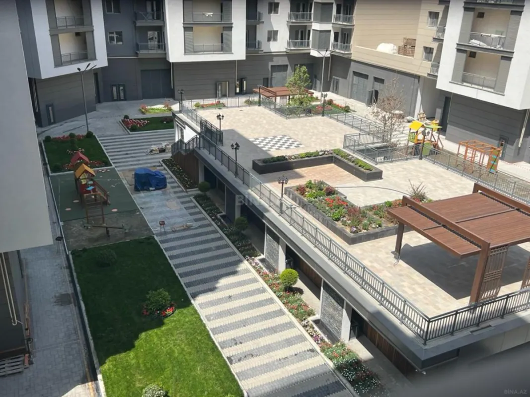 Satılır 5 otaqlı mənzil 205 m²