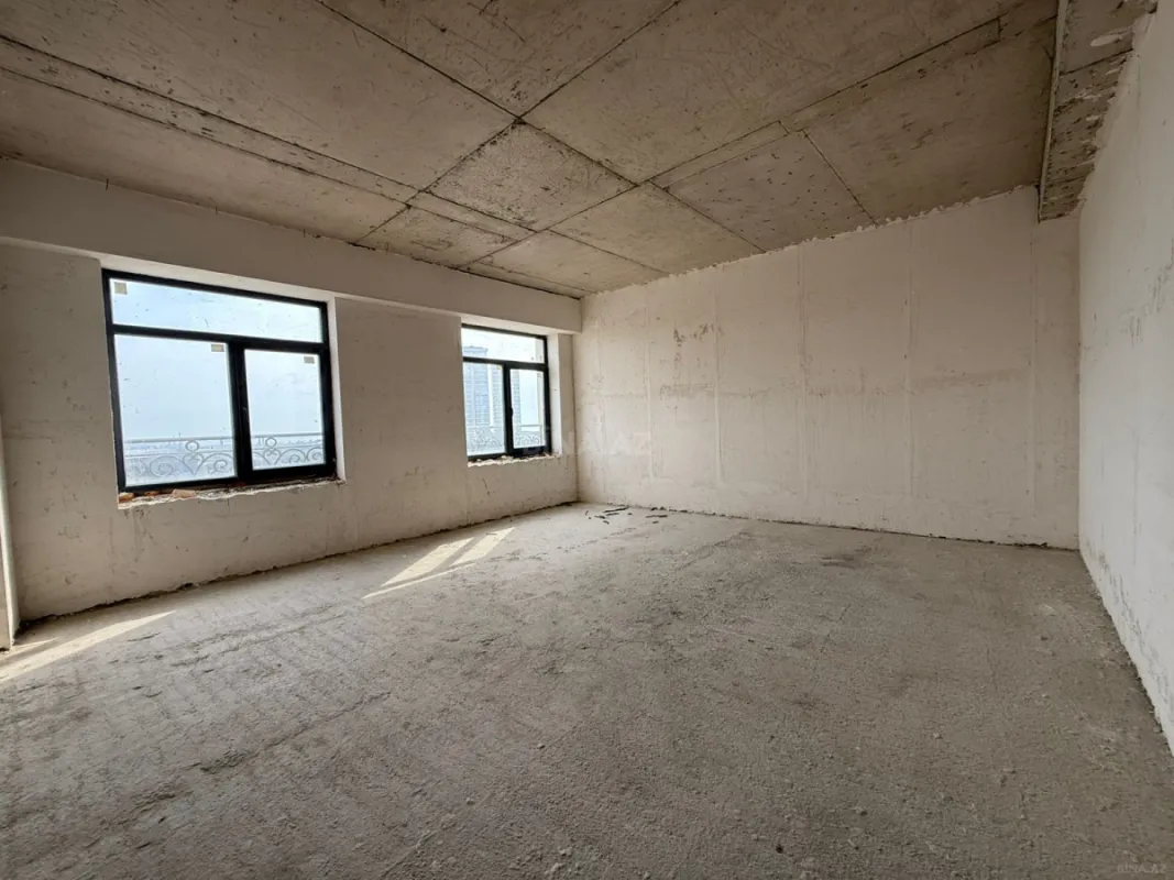 Satılır 5 otaqlı mənzil 205 m²
