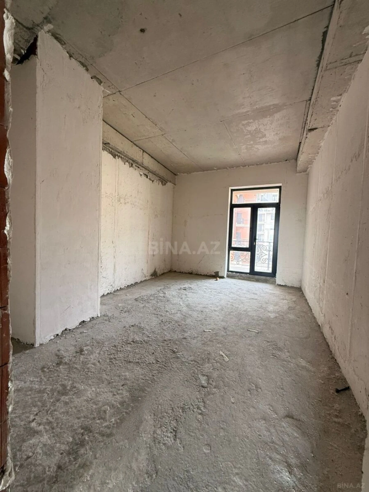 Satılır 5 otaqlı mənzil 205 m²