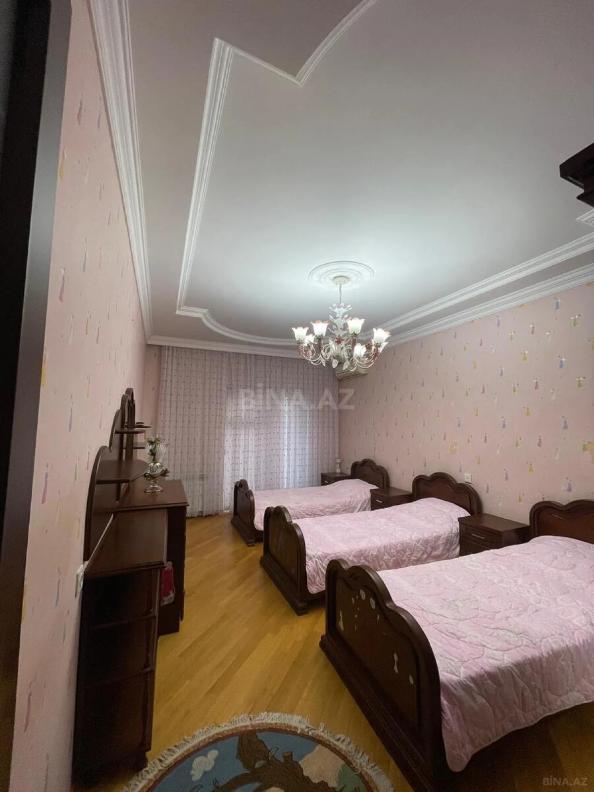 Kirayə verilir 3 otaqlı mənzil 149 m²