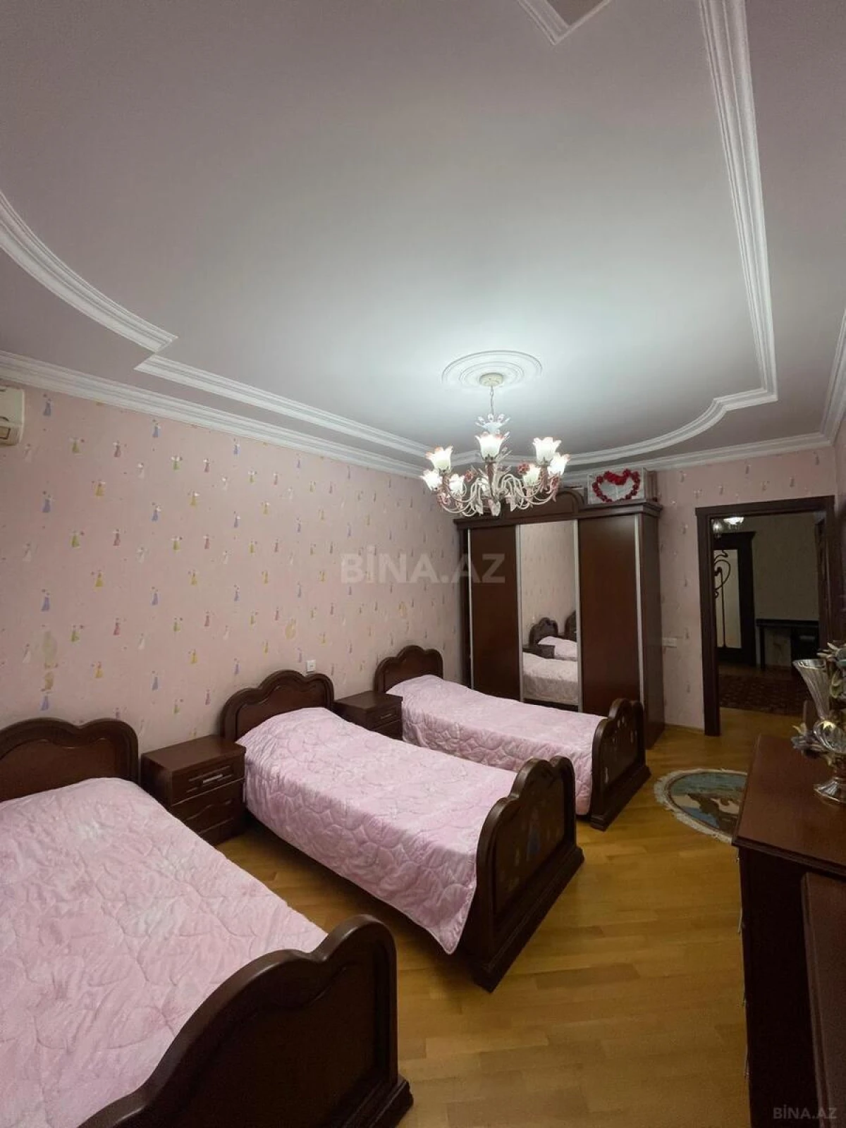 Kirayə verilir 3 otaqlı mənzil 149 m²