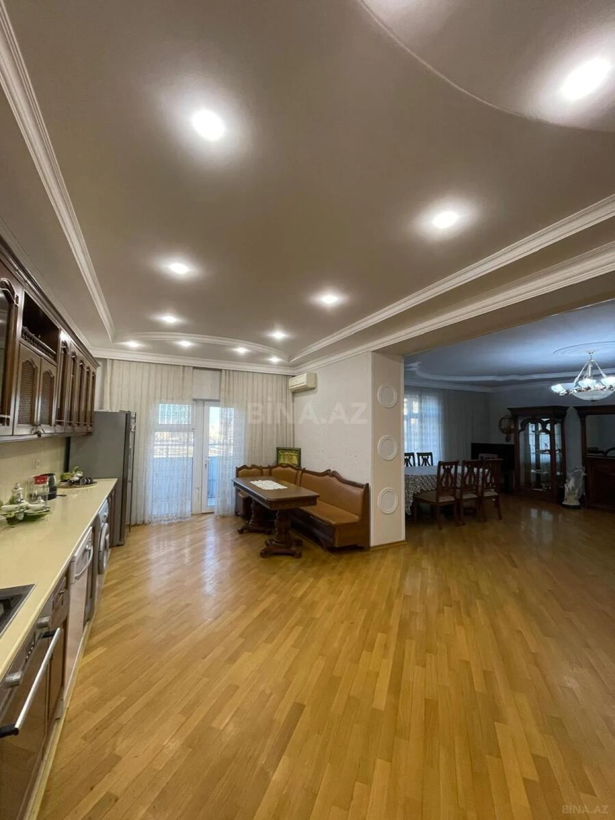 Kirayə verilir 3 otaqlı mənzil 149 m²