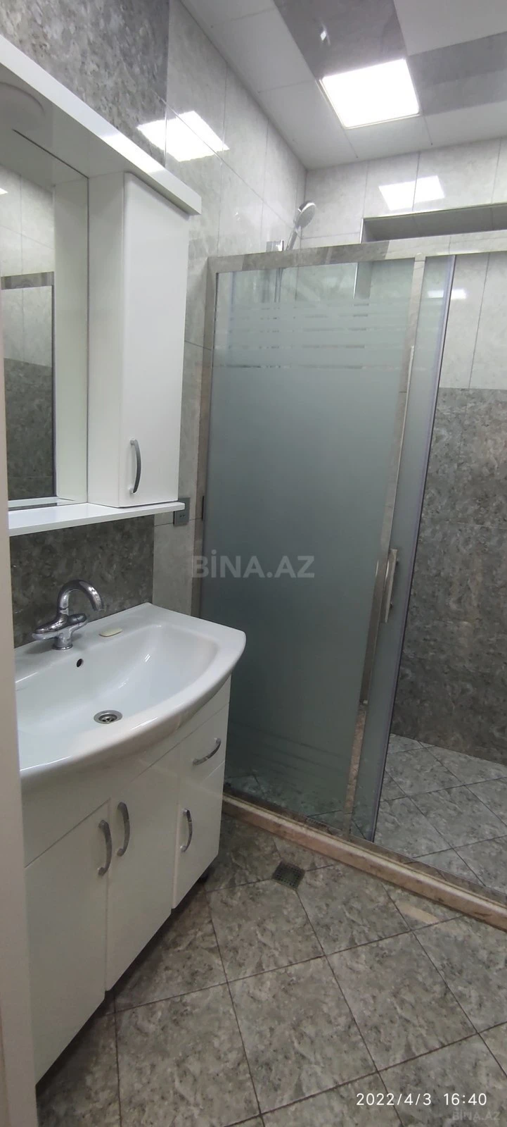 Kirayə verilir 2 otaqlı mənzil 93 m²