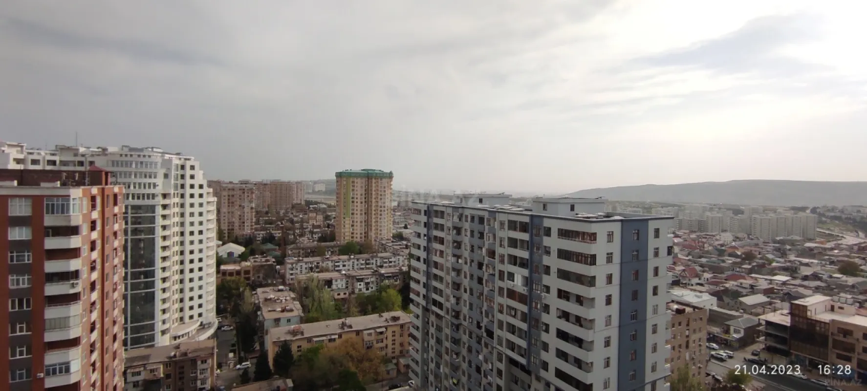 Kirayə verilir 2 otaqlı mənzil 93 m²