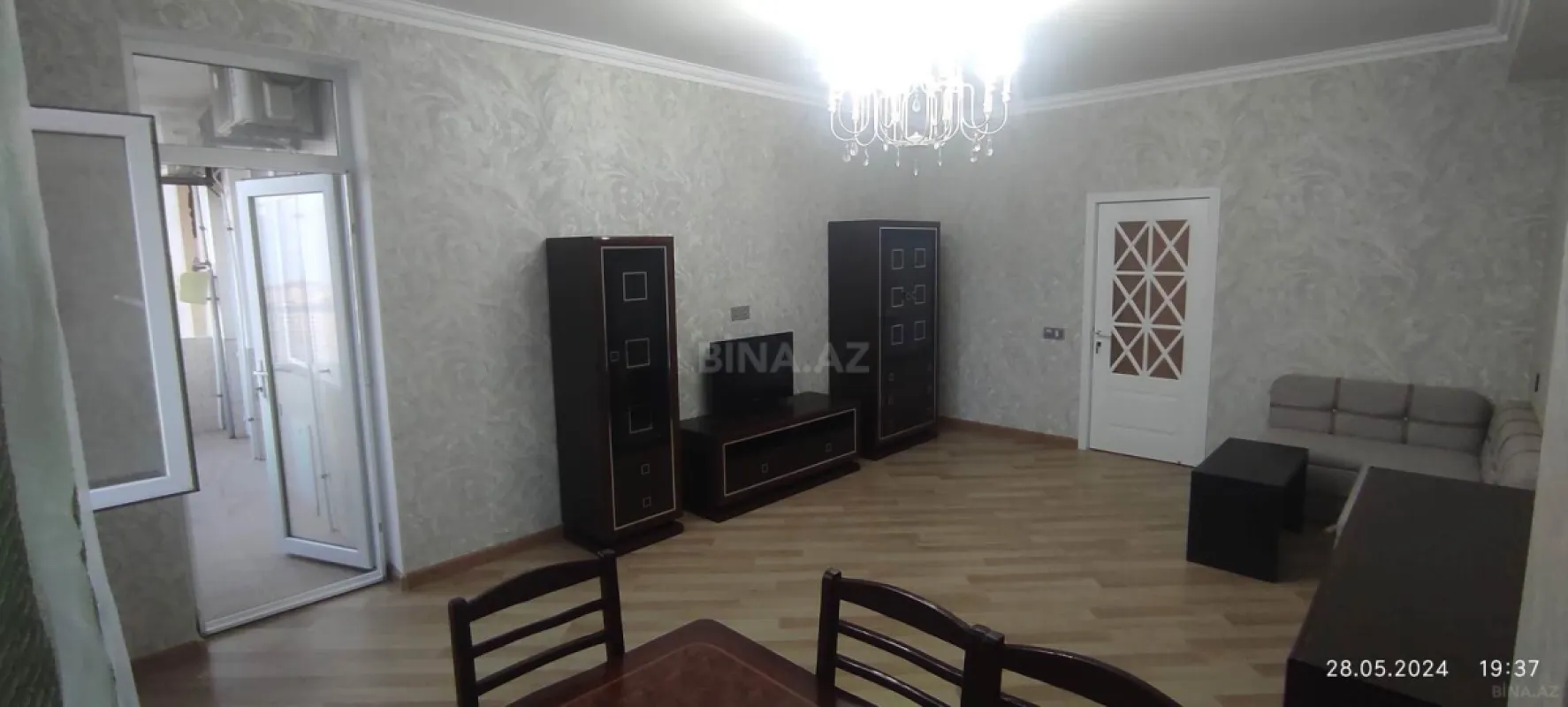 Kirayə verilir 2 otaqlı mənzil 93 m²