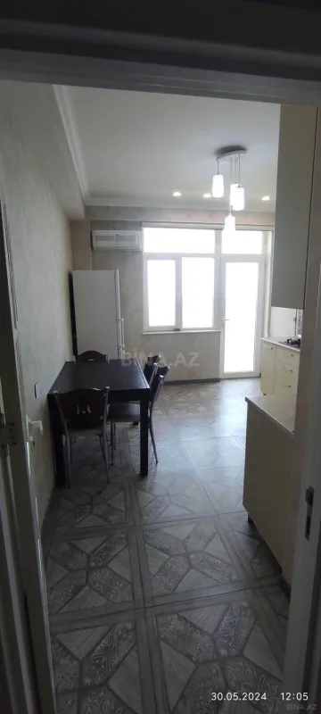 Kirayə verilir 2 otaqlı mənzil 93 m²