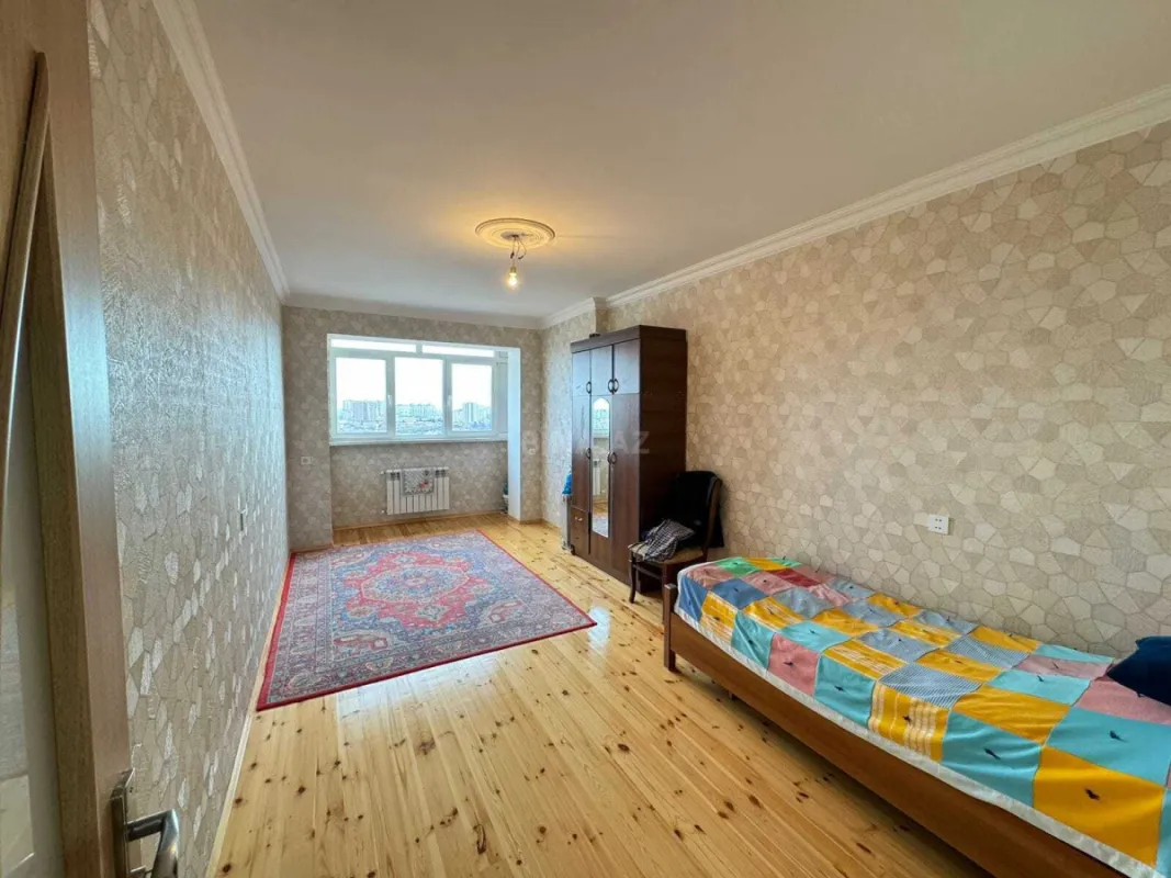 Satılır 5 otaqlı mənzil 120 m²