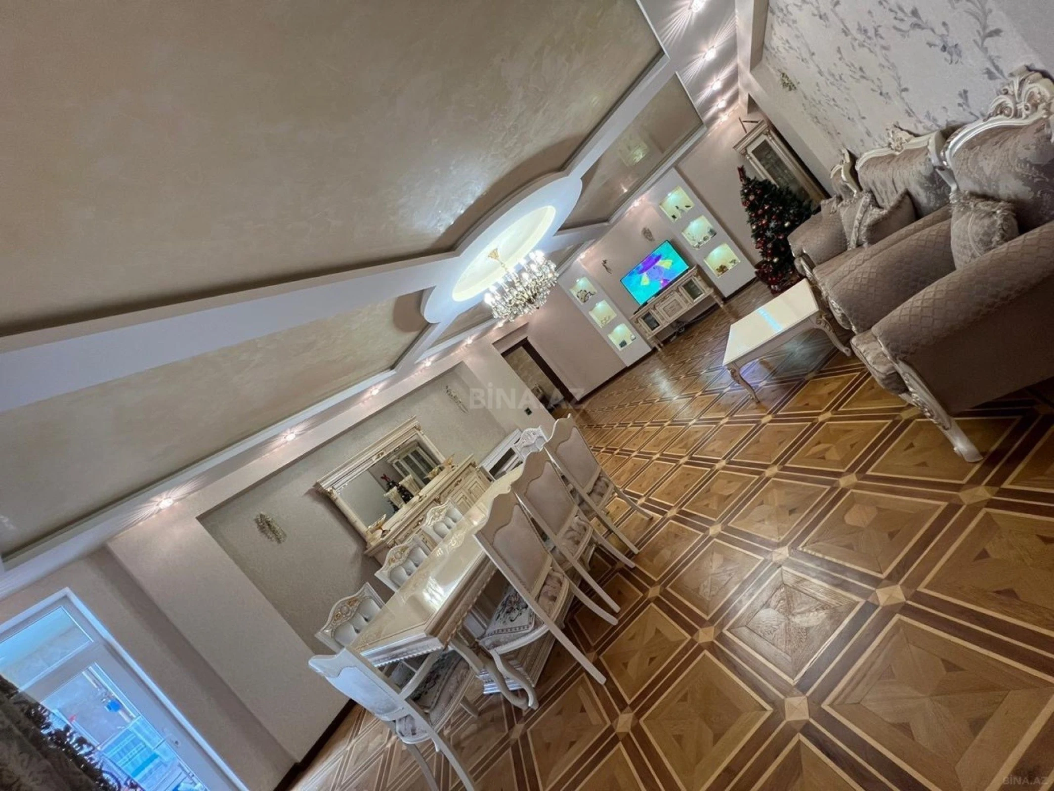 Satılır 4 otaqlı mənzil 220 m²