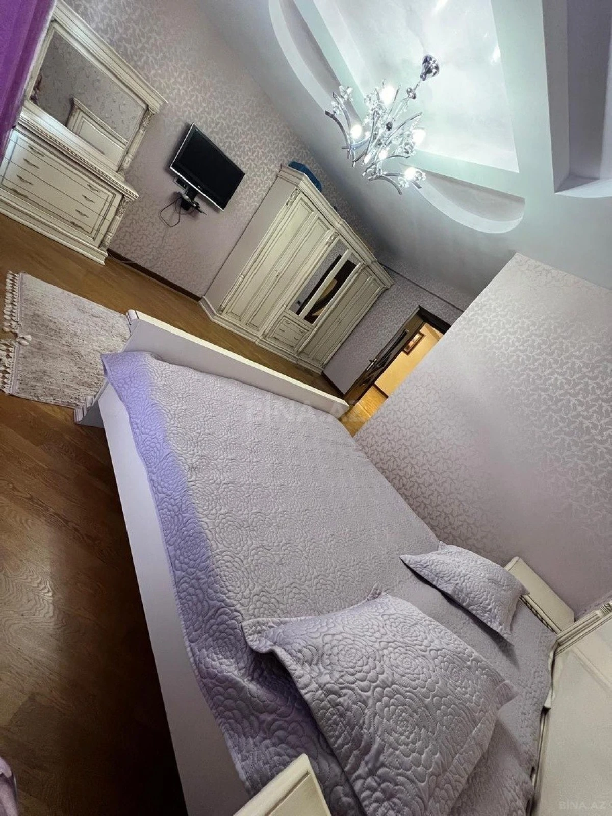 Satılır 4 otaqlı mənzil 220 m²