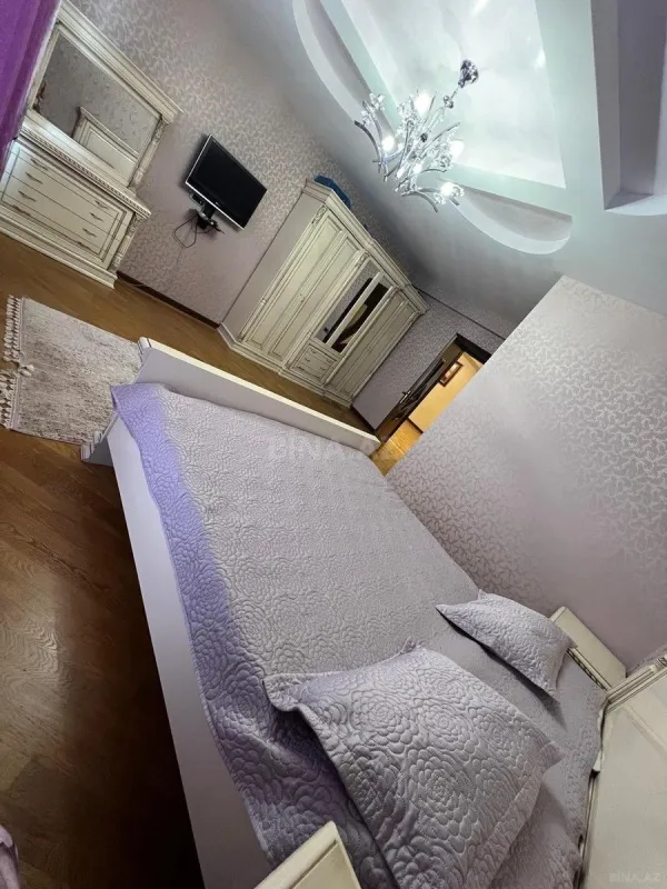 Satılır 4 otaqlı mənzil 220 m²