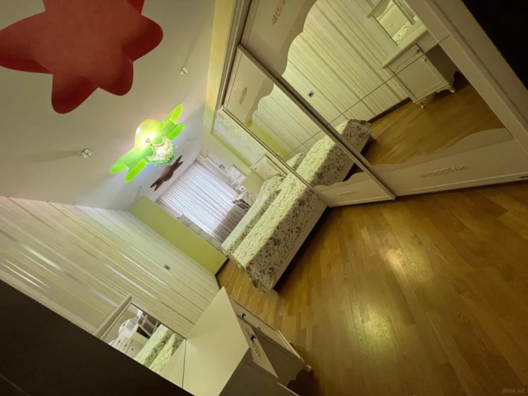 Satılır 4 otaqlı mənzil 220 m²