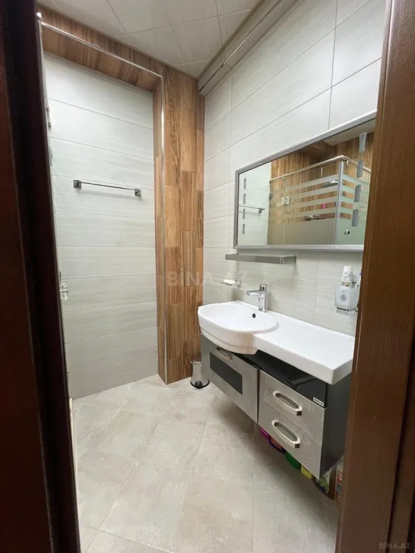 Satılır 4 otaqlı mənzil 220 m²