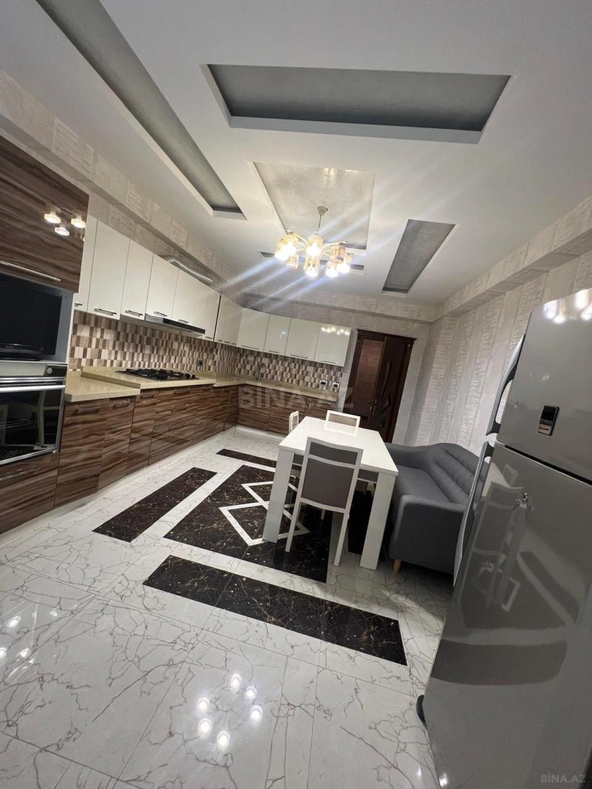 Satılır 4 otaqlı mənzil 220 m²