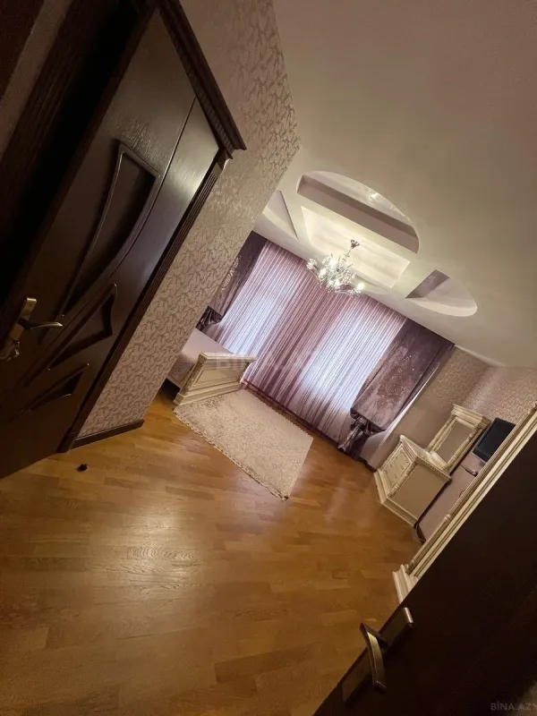 Satılır 4 otaqlı mənzil 220 m²